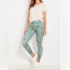 Vineyard vines green camo athletic leggings sz L